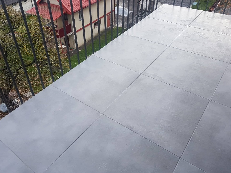 Оздоблення балконів керамічною плиткою