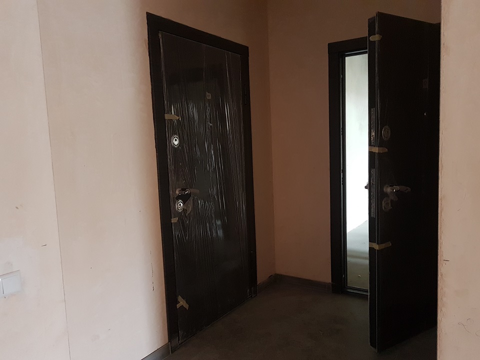 Встановлені вхідні двері